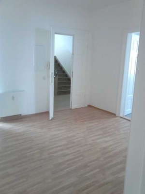 Individuelle 3-Raum-Wohnung im Altbau mit Wanne, Dusche und Balkon frei ab 01.02.2026.