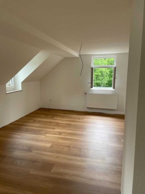 Sonnige 3-Zimmer DG Whg, Erstbezug nach Kernsanierung