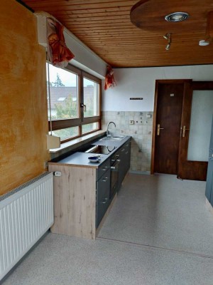 Gemütliche Dachgeschosswohnung zur Untermiete mit Einbauküche in Heilbronn-Böckingen