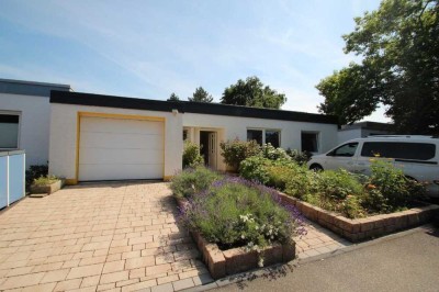Hier wohnt die Sonne ! Farbenfroher Bungalow in Hangelar