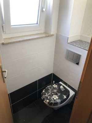 Stilvolle, modernisierte 3-Zimmer-Wohnung mit Balkon und Einbauküche in Ditzingen