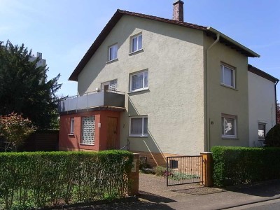 Idyllische Doppelhaushälfte mit großem Garten und Doppelgarage in Frankfurt am Main Schwanheim