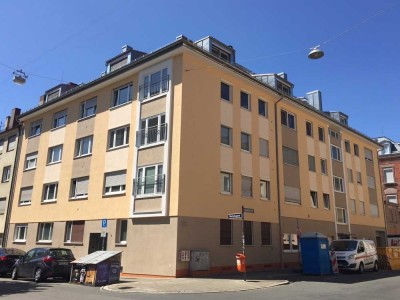 2-Zimmer Erdgeschoss-Wohnung mit Einbauküche in Nürnberg-Rennweg