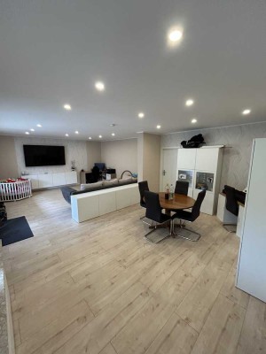 **Ein-/Mehrfamilienhaus ODER leben&arbeiten in einem**