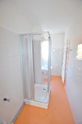 neu sanierte 3-Raum-Wohnung mit Dusche, Aufzug, Balkon und PKW-Stellplatz!Bezug ab 16.12.24 möglich!