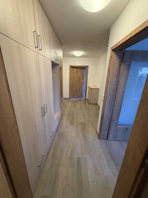 Stilvolle, neuwertige 2-Zimmer-Erdgeschosswohnung mit geh. Innenausstattung mit Balkon und EBK