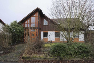 Bezugsfreies, freistehendes Zweifamilienhaus mit tollem Garten am Ortsrand von Herzogenaurach