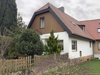 Sanierungsbedürftiges Reihenendhaus