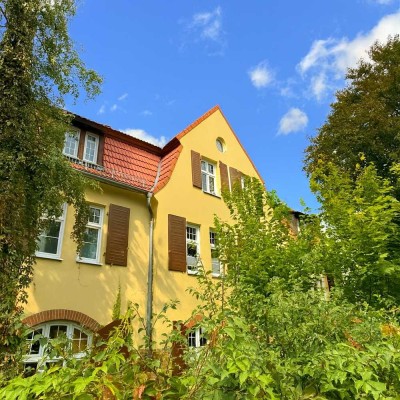 Provisionsfrei Charmante Dachgeschosswohnung mit großer Wohnküche und Stellplatz