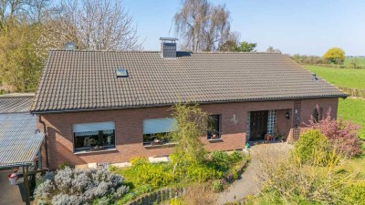Freistehender Bungalow mit großem Garten, Garage & Carport in ruhiger Feldrandlage in Titz-Spiel