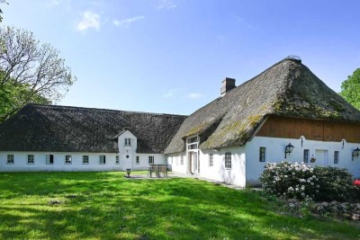 Historisches Reetdachanwesen mit vier Wohneinheiten in Nordfriesland!