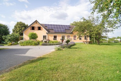 Großer Vierseithof mit Nebengebäude in schöner Stadtrandlage auf rund 6.250 m² Grund