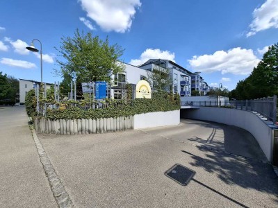 WOHNEN AM STADTPARK NEUSÄSS: HELLE UND SEHR GEPFLEGTE WOHNUNG MIT AUFZUG IN BEGEHRTER LAGE