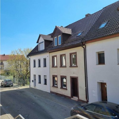 Großes Reihenhaus in zentraler Lage von Ispringen