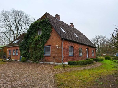 Ein Hof zum Verlieben! Wohnhaus mit Büro/Praxis, Scheune mit Pferdeboxen, Reitplatz und Weidefläche