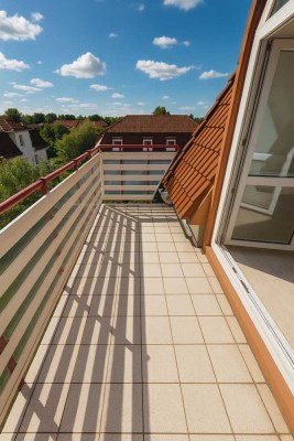 ERSTBEZUG NACH RENOVIERUNG:: Attraktive Dachgeschosswohnung mit Balkon und Einbauküche