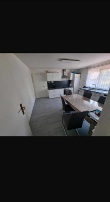 1250 € - 125 m² - 5.0 Zi.