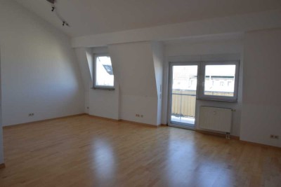 Tolle Dachgeschosswohnung, City-Studio mit Balkon