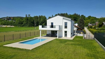 Hochwertig mit Pool &amp; Weitblick für pure Lebensqualität