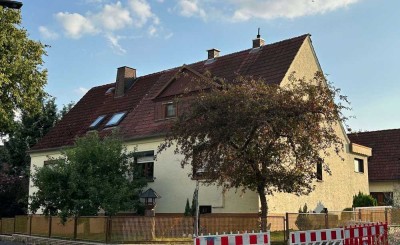 Gemütliches Haus am Ortsrand mit Garten und Garage