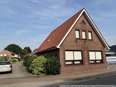 solides Klinkergebäude mit Garage und Wintergarten in Apen