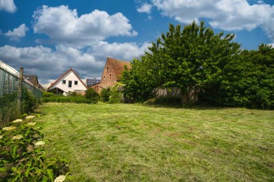 Zentrales Wohnhaus mit Werkstatt und großem Grundstück