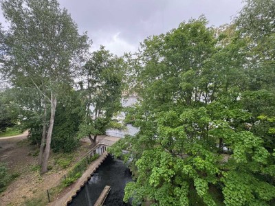 Direkt an der Spree - Modernes möbliertes Apartment mit Küche und Balkon