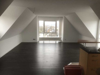 Modernisierte Wohnung mit zweieinhalb Zimmern sowie Balkon und Einbauküche in Wuppertal
