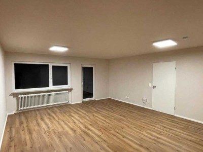 Erstbezug nach Sanierung mit Balkon und EBK: Attraktive 1-Zimmer-Hochparterre-Wohnung in Stühlingen