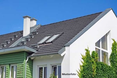 Einfamilien-Doppelhaushälfte nebst Terrassen und Garage