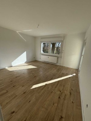 Erstbezug nach Sanierung mit Balkon: Geschmackvolle 2-Zimmer-Hochparterre-Wohnung in Dortmund