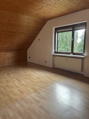 Charmante 1-Zimmer-Dachgeschosswohnung mit Gartennutzung – 350 € kalt