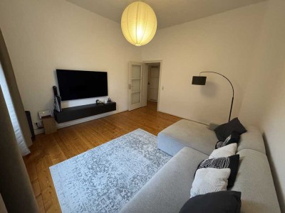 Schöne Wohnung mit hohen Decken in Altbau