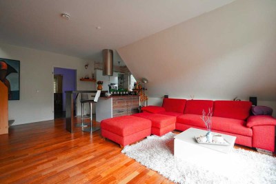 Stilvolle und möblierte Maisonette-Wohnung im Herzen von Hamburg-Eißendorf