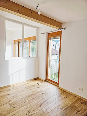 Moderne 3-Zimmer Dachgeschosswohnung mit Tiefgarage