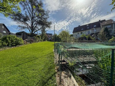Großzügiges Einfamilienhaus mit Einliegerwohnung, Gartenidylle & Doppelgarage in Cronenberg