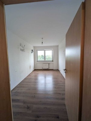 Großzügige 4-Zimmer-Wohnung mit Balkon + guter Anbindung in Köln
