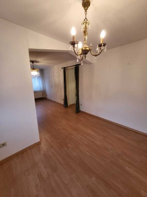 **Zentrale 4-Zimmer bzw. 3-Zimmerwhg. mit Balkon, Stellplatz & Keller - fußläufig Stadtmitte**