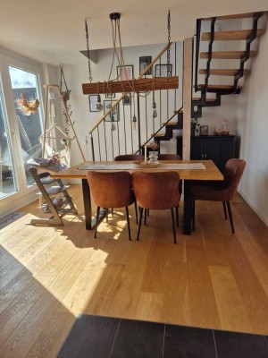 Neuwertige 3,5-Raum-Dachgeschosswohnung mit Balkon und Einbauküche in Freudenstadt