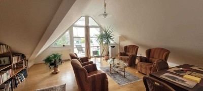 Schöne großzügige 3-Zi-DG-Wohnung mit Balkon. -wohnen vor den Toren Frankfurts und des Taunus