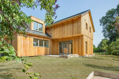 Vier-Zimmer-Maisonette in charmantem Haus mit Terrasse & Garten