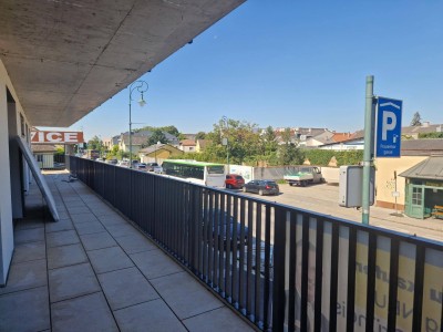 TOLLE WOHLFÜHLWOHNUNG MIT GROSSER TERRASSE BZW. LOGGIA - ÜBERGABE ERFOLGT BEZIEHBAR UND SCHLÜSSELFERTIG