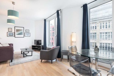 Chausseestraße, Mitte: 2 Zimmer Neubauwohnung, spektakuläre Fensterfronten, Lift, EBK, Fitnessraum