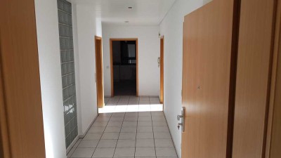 Schöne 3,5 Zimmer Wohnung mit Terrasse & Garten