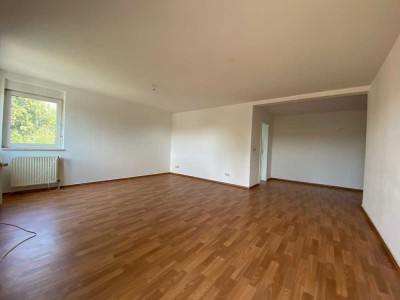 3 Zi. Wohnung mit Terrasse, Gäste-WC, Fahrstuhl u. PKW-Stellplatz