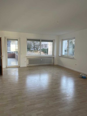 Vollständig renovierte 5-Raum-Wohnung mit Balkon in Aschaffenburg