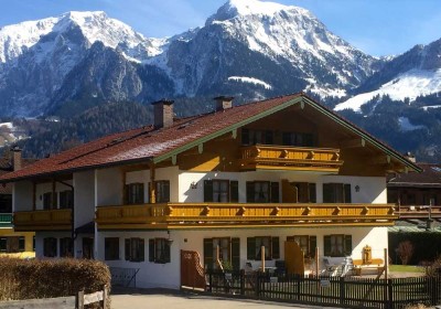 Schönau a.K:  Einladende 2 Zimmer-Dachgeschoss-Wohnung mit Balkon