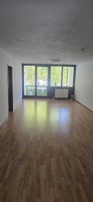 5 Zimmerwohnung mit 2 Bädern, Balkon, und TG Stellplatz in Sontheim