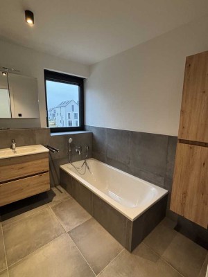 Elegante Doppelhaushälfte mit 5 Zimmern und Luxus-Ausstattung in Köfering