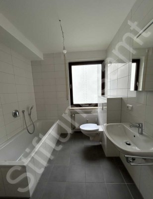 Erstbezug nach Sanierung: 3-Zimmer Wohnung mit Loggia